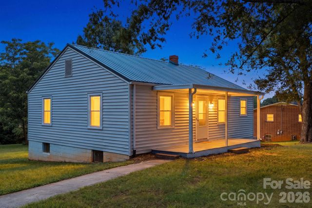 825 21st Street Drive SE, Hickory, NC 28602