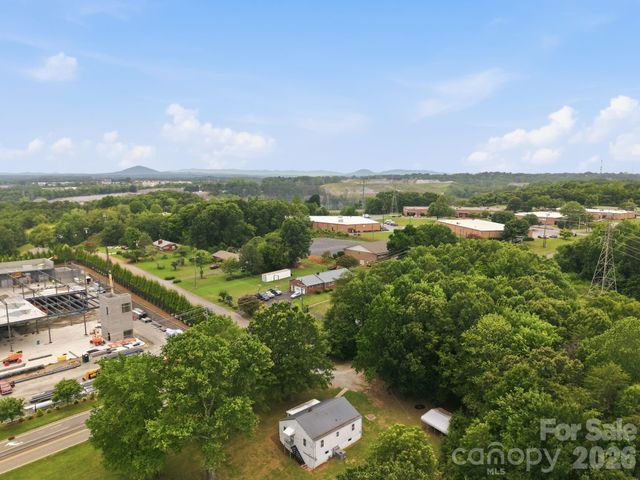 825 21st Street Drive SE, Hickory, NC 28602