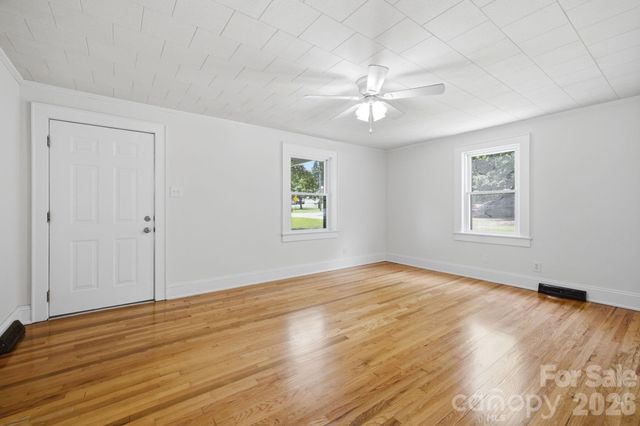 825 21st Street Drive SE, Hickory, NC 28602