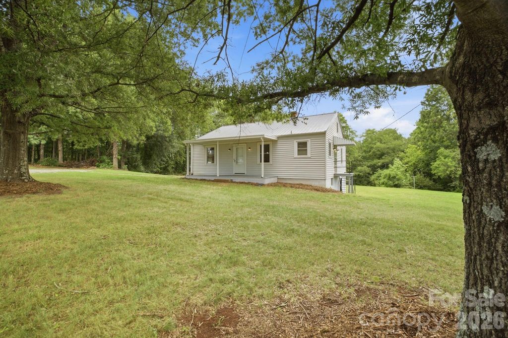 825 21st Street Drive SE, Hickory, NC 28602