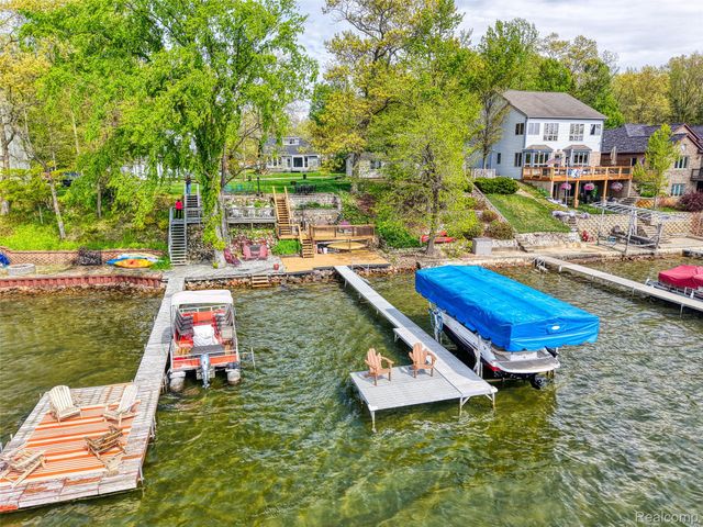 7490 Noahs Landing, Dexter Township, MI 48137