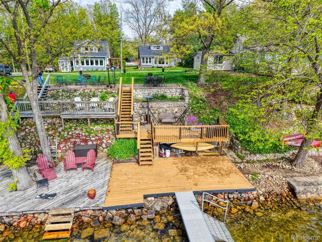 7490 Noahs Landing, Dexter Township, MI 48137