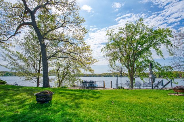 7490 Noahs Landing, Dexter Township, MI 48137