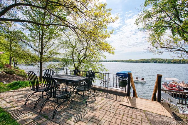 7490 Noahs Landing, Dexter Township, MI 48137