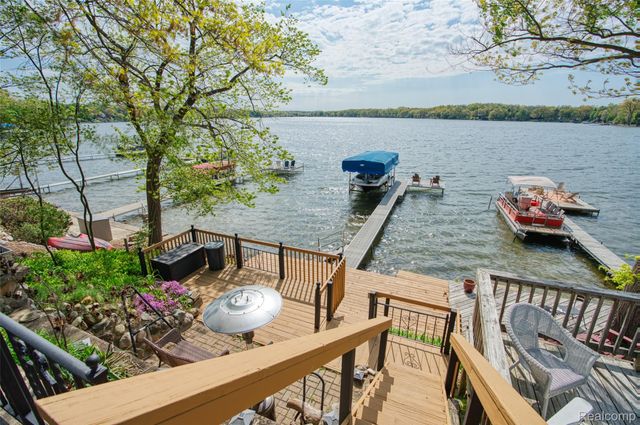 7490 Noahs Landing, Dexter Township, MI 48137