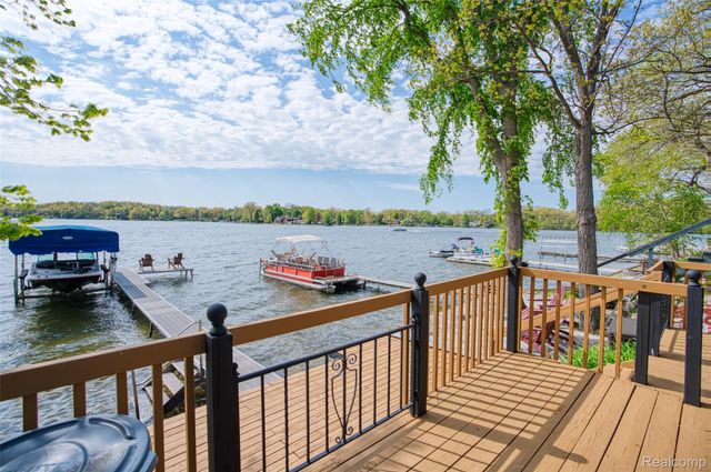 7490 Noahs Landing, Dexter Township, MI 48137