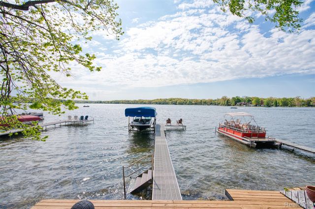 7490 Noahs Landing, Dexter Township, MI 48137