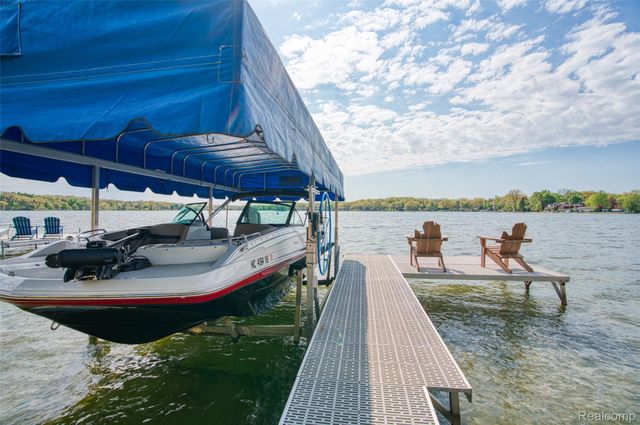 7490 Noahs Landing, Dexter Township, MI 48137