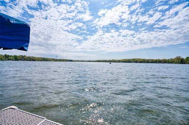 7490 Noahs Landing, Dexter Township, MI 48137