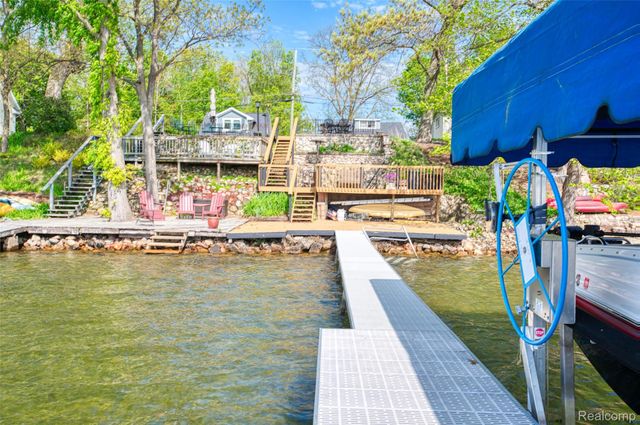 7490 Noahs Landing, Dexter Township, MI 48137