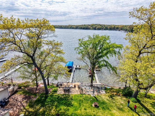 7490 Noahs Landing, Dexter Township, MI 48137
