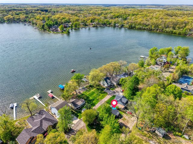 7490 Noahs Landing, Dexter Township, MI 48137