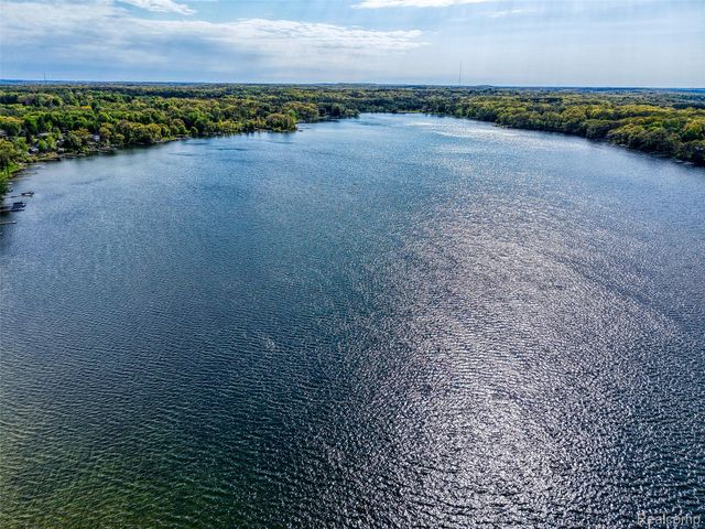 7490 Noahs Landing, Dexter Township, MI 48137
