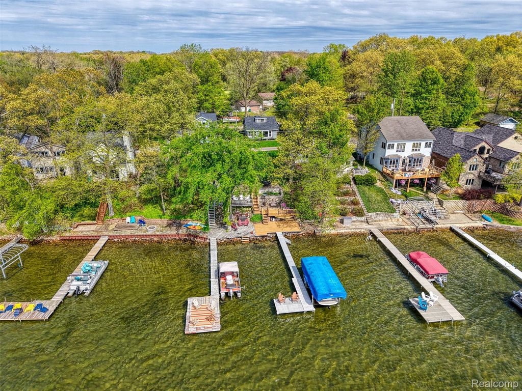 7490 Noahs Landing, Dexter Township, MI 48137