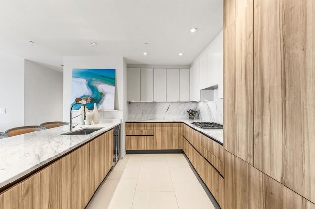 1020 SUNSET POINT ROAD 303, Clearwater, FL 33755