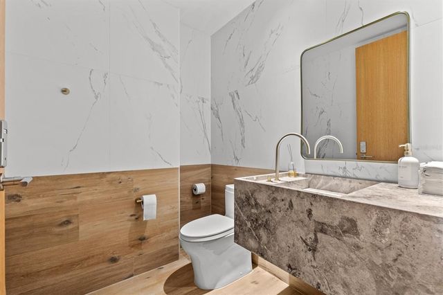 1020 SUNSET POINT ROAD 303, Clearwater, FL 33755