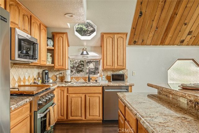 128 Brentwood Drive, Lake Arrowhead, CA 92352