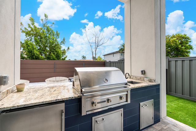 2880 NE 35th Street, Lighthouse Point, FL 33064