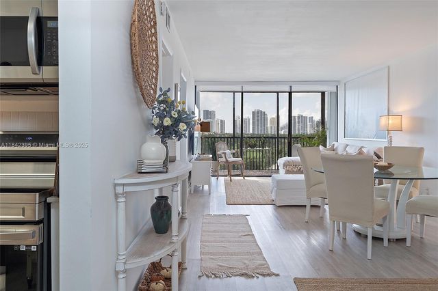 20301 W Country Club Dr 728, Aventura, FL 33180