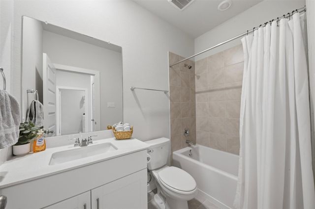 635 Salt Marsh Trail, Kemah, TX 77565