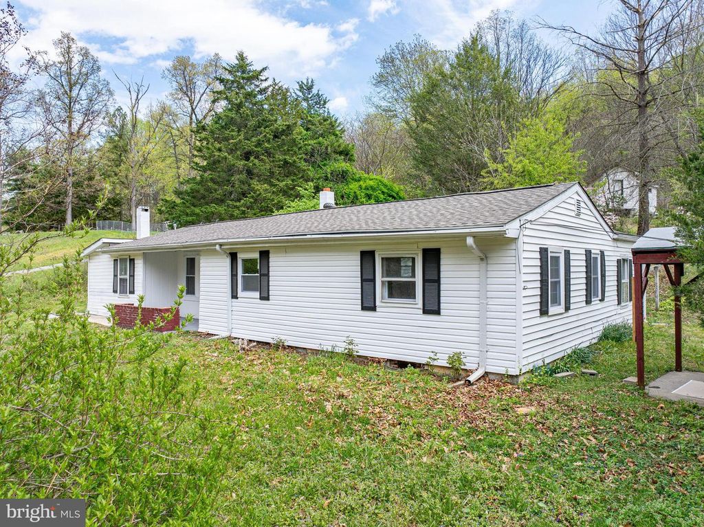 10635 CRYSTAL FALLS DR, Hagerstown, MD 21742