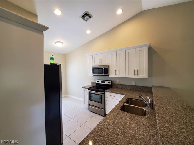 4701 SE 4th PL, Cape Coral, FL 33904