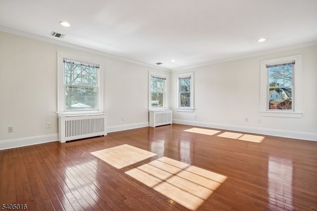 553 Parkview Ave, Westfield Town, NJ 07090