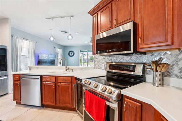 18028 MALAKAI ISLE DRIVE, Tampa, FL 33647