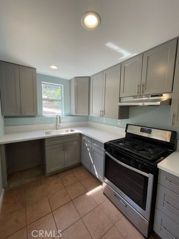 6818 Santa Susana Pass, Simi Valley, CA 93063