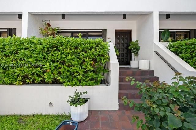 2600 Cardena St 11, Coral Gables, FL 33134