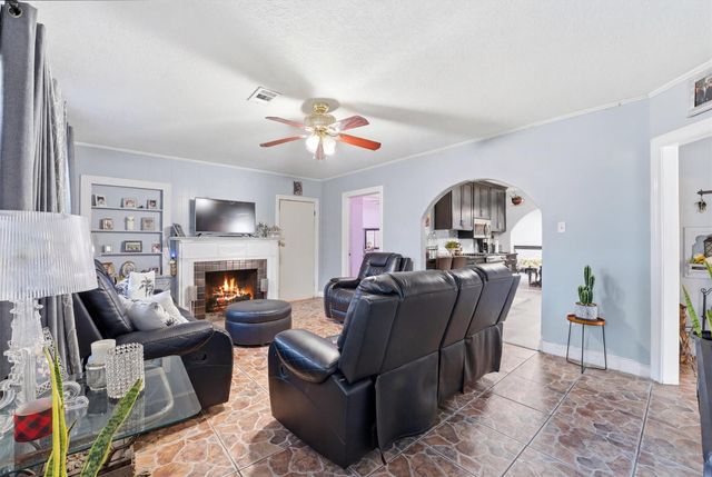 811 Canadian Street, Houston, TX 77009