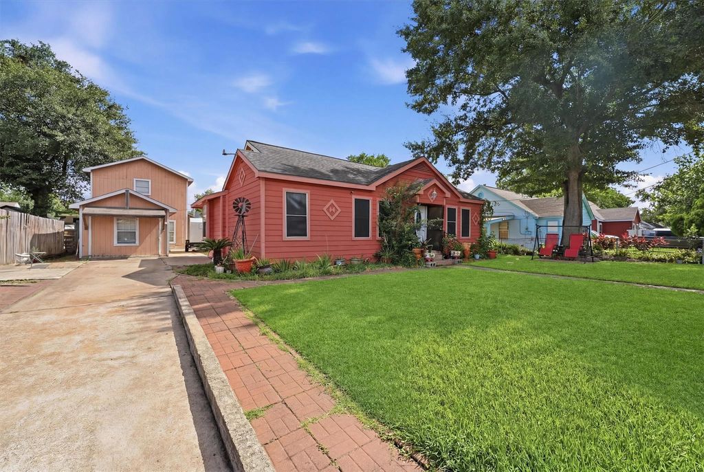 811 Canadian Street, Houston, TX 77009