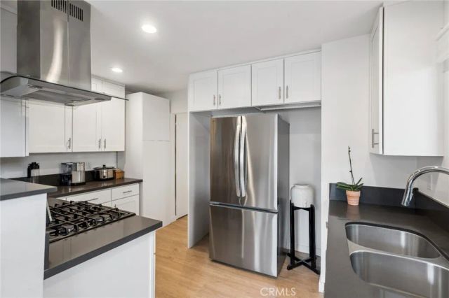 782 W 18th Street, Costa Mesa, CA 92627
