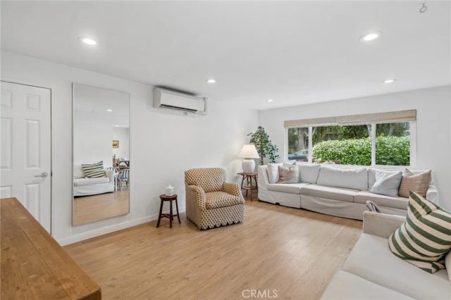 782 W 18th Street, Costa Mesa, CA 92627