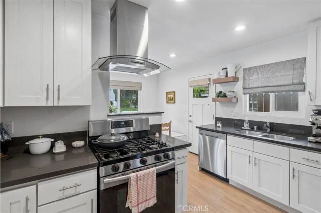 782 W 18th Street, Costa Mesa, CA 92627