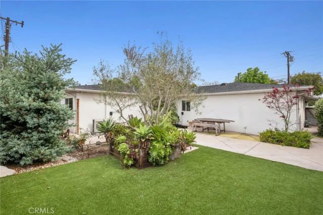 782 W 18th Street, Costa Mesa, CA 92627