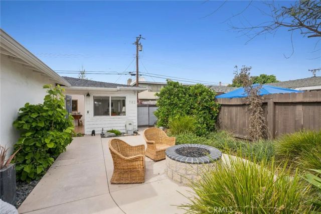 782 W 18th Street, Costa Mesa, CA 92627