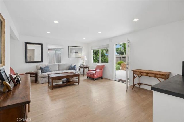 782 W 18th Street, Costa Mesa, CA 92627