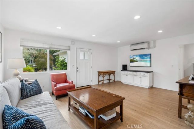 782 W 18th Street, Costa Mesa, CA 92627