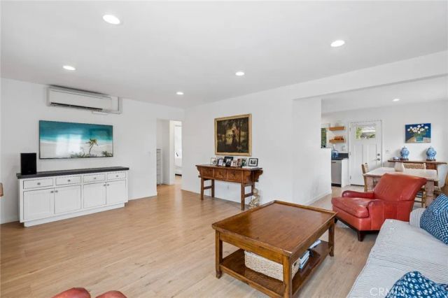 782 W 18th Street, Costa Mesa, CA 92627