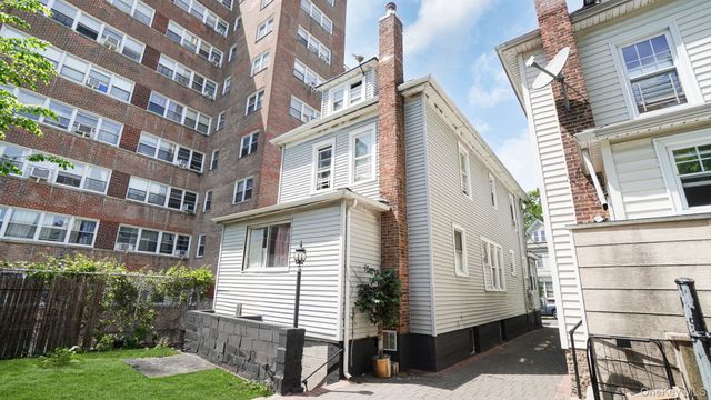 320 E 235th Street, Bronx, NY 10470