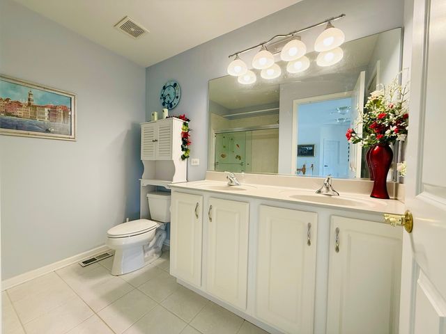 523 Mallard Point Drive, North Aurora, IL 60542