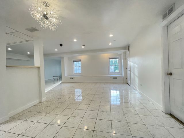 523 Mallard Point Drive, North Aurora, IL 60542