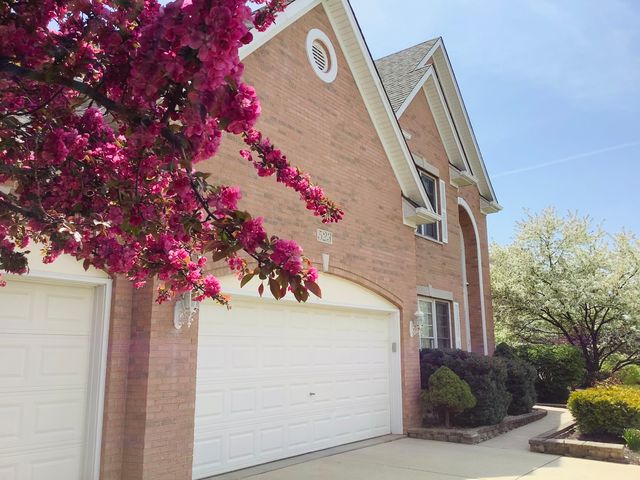 523 Mallard Point Drive, North Aurora, IL 60542