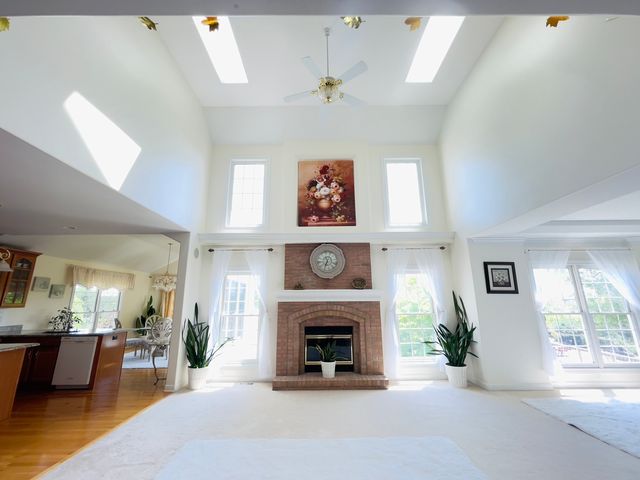 523 Mallard Point Drive, North Aurora, IL 60542