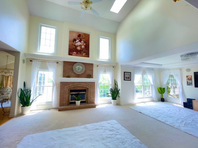 523 Mallard Point Drive, North Aurora, IL 60542