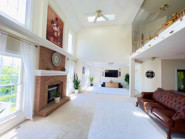523 Mallard Point Drive, North Aurora, IL 60542