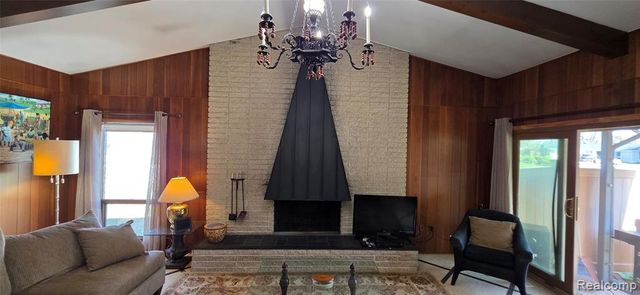 22411 Twyckingham Way, Southfield, MI 48034
