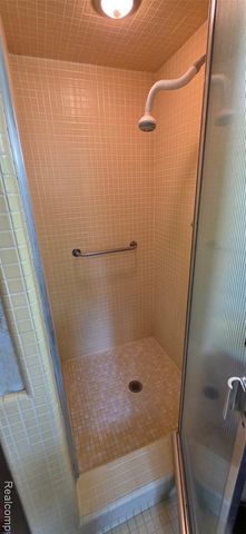 22411 Twyckingham Way, Southfield, MI 48034