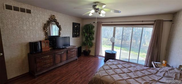 22411 Twyckingham Way, Southfield, MI 48034